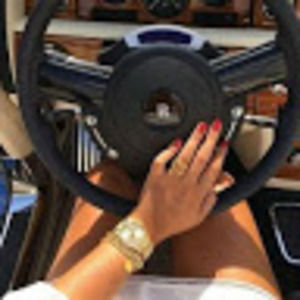 Meet your Posher, Chanel